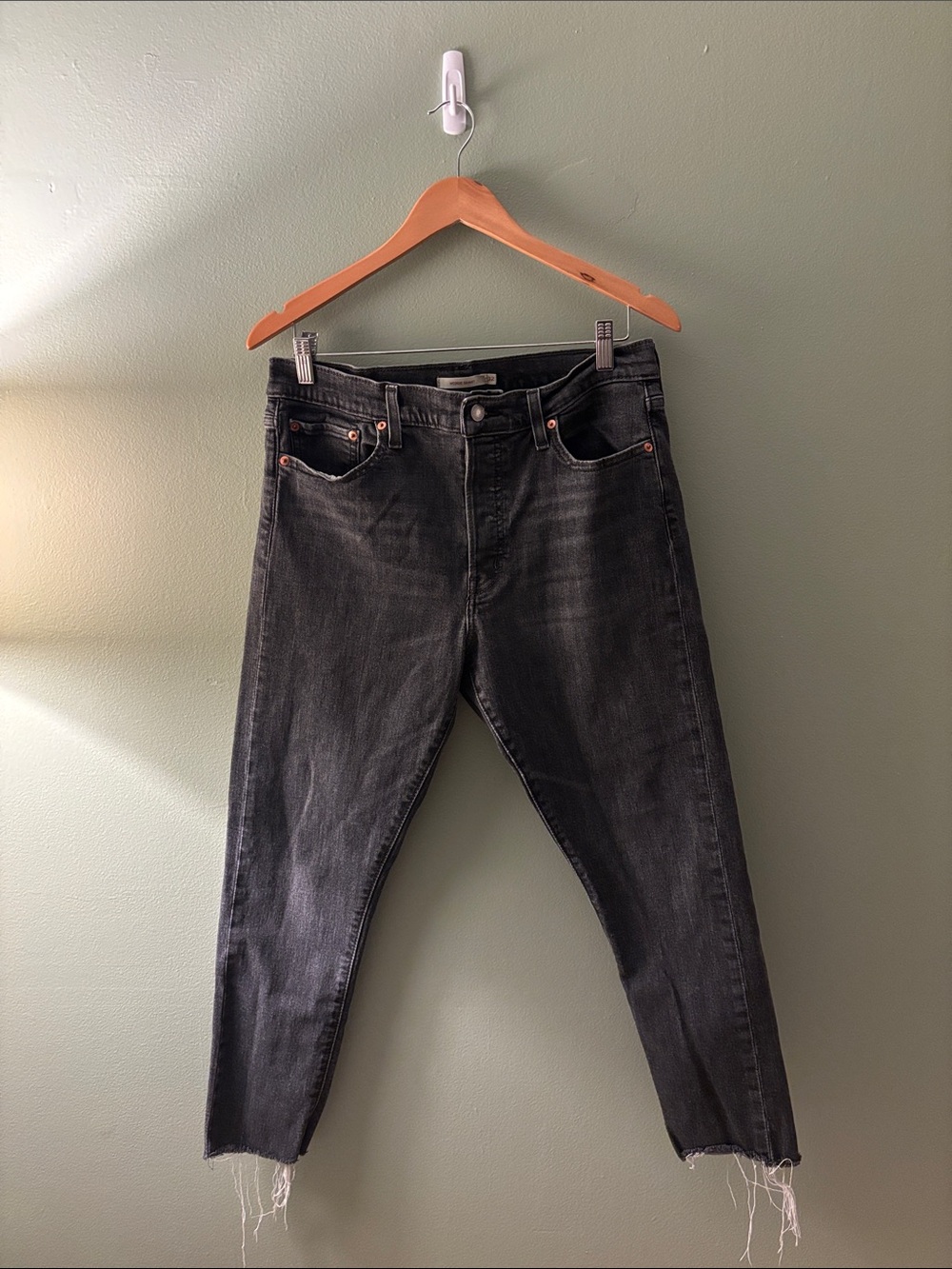 Levi’s ‘Wedgie Skinny’ Grey jeans